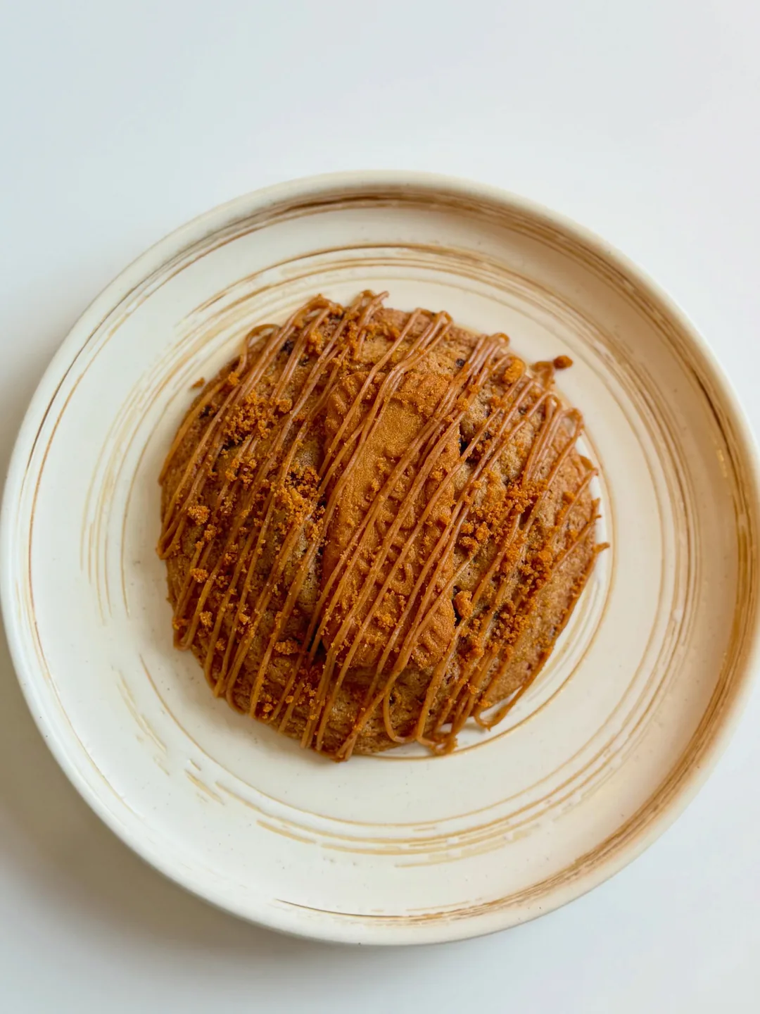 Biscoff cookie on a white plate, from the Cookiora Instagram post